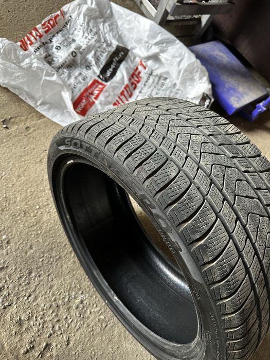 Set anvelope Pirelli Sottozero 3 M+S RunFlat Steluta BMW 275/35/20 - 245/40/20 - Ca noi - Rulaj 500Km