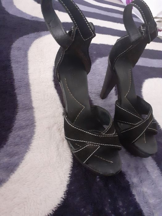 Sandale cu toc mărimea 36