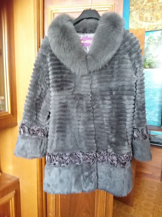 Шуба из бобра 46 размер.