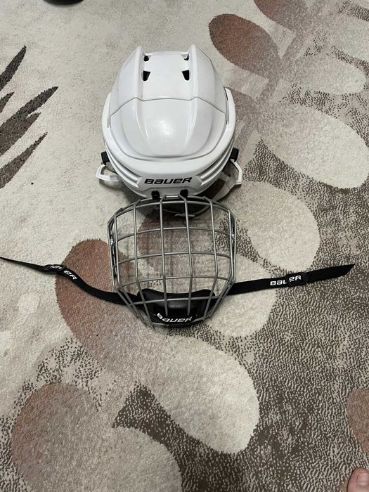 Продам хоккейную форму 11-13 лет.