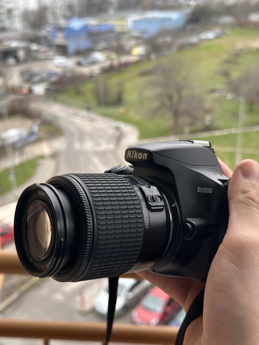 Nikon D3500 с 55-200mm обектив