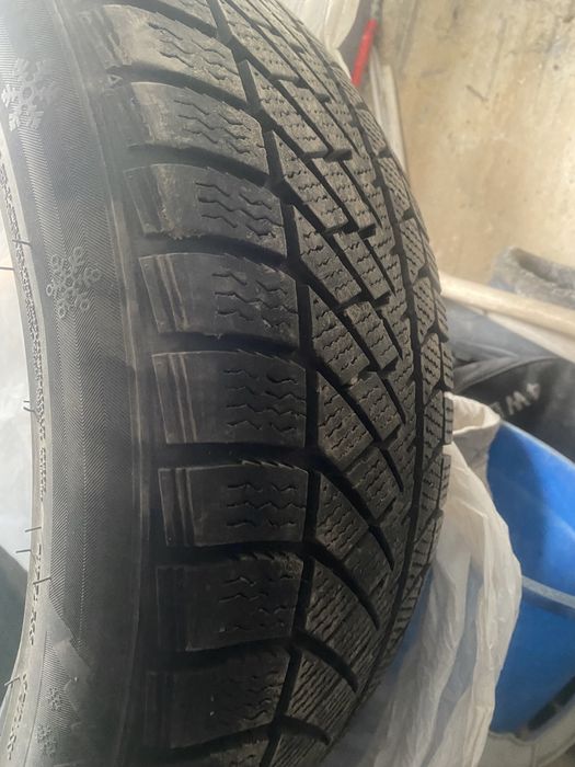 Зимние шины 225/50/17
