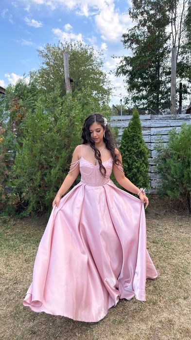 Официална рокля.