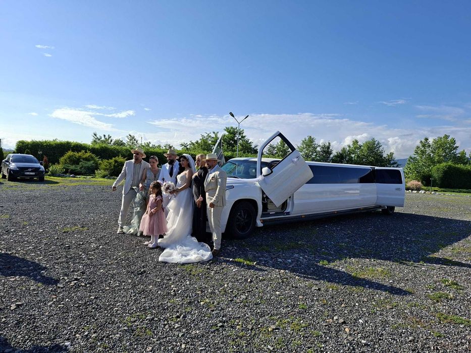 Limuzina de inchiriat Cadillac Escalade Inchiriez Limuzina