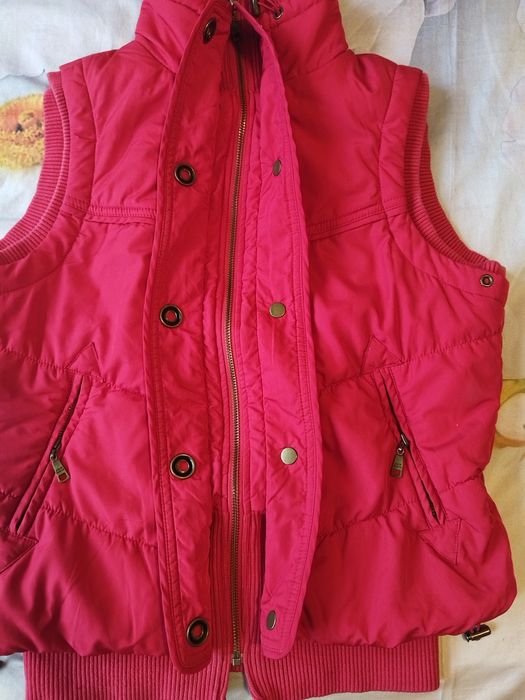 Vesta roșie damă