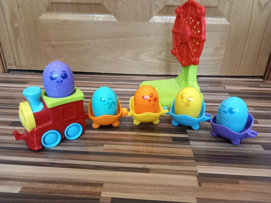 Комплект за игра Tomy - Влакче с яйца изненада