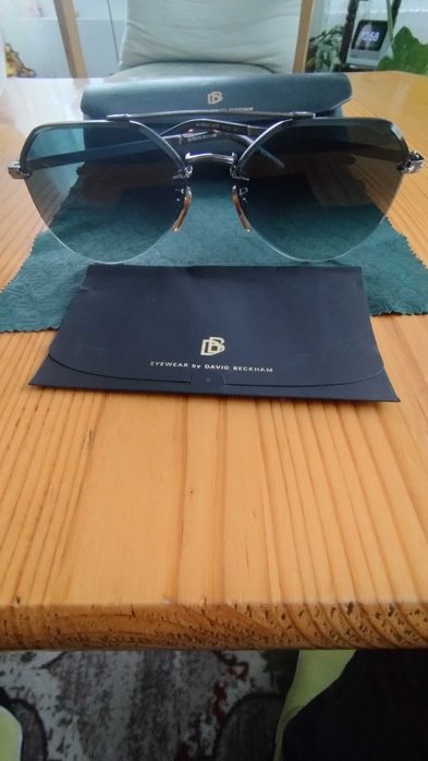 Слънчеви очила Дейвид Бекъм