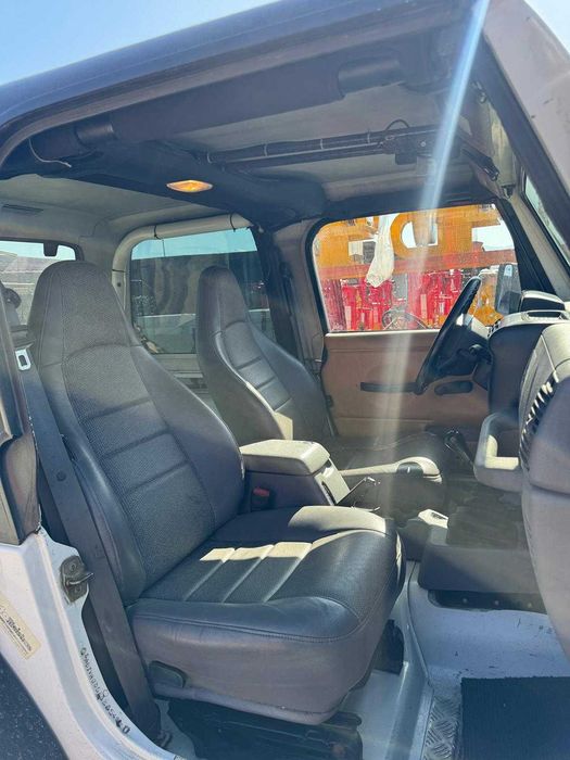 Masina JEEP 2.5 benzina