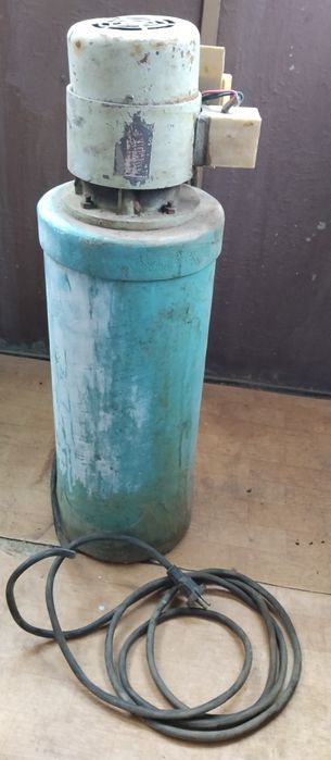 Голям миксер за разбъркване на мляко и др.течности