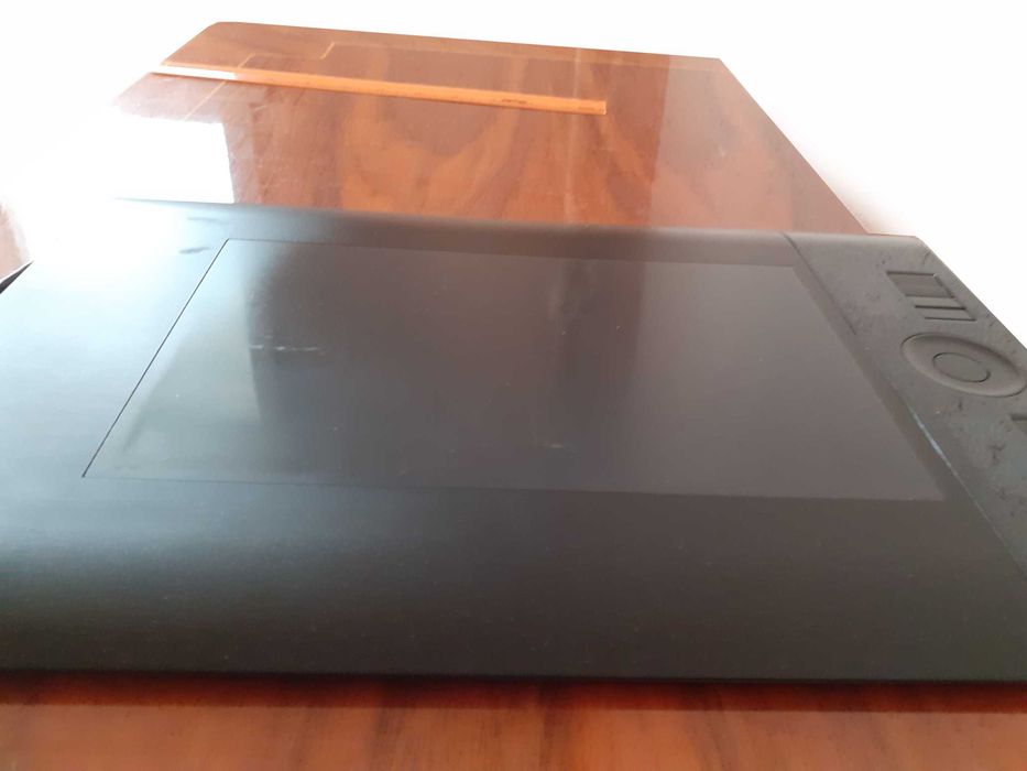 Wacom Intuos4 Medium sau Wacom Intuos 4 Large