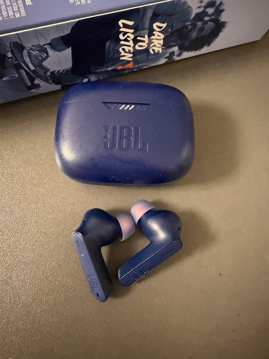 Продам наушники JBL