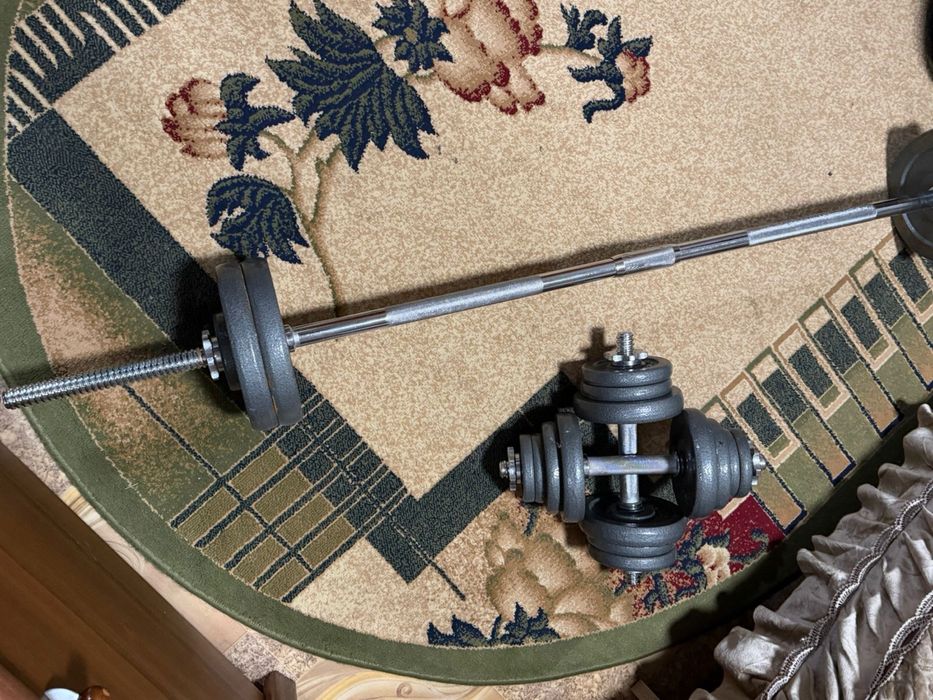 Гантели и штанга.