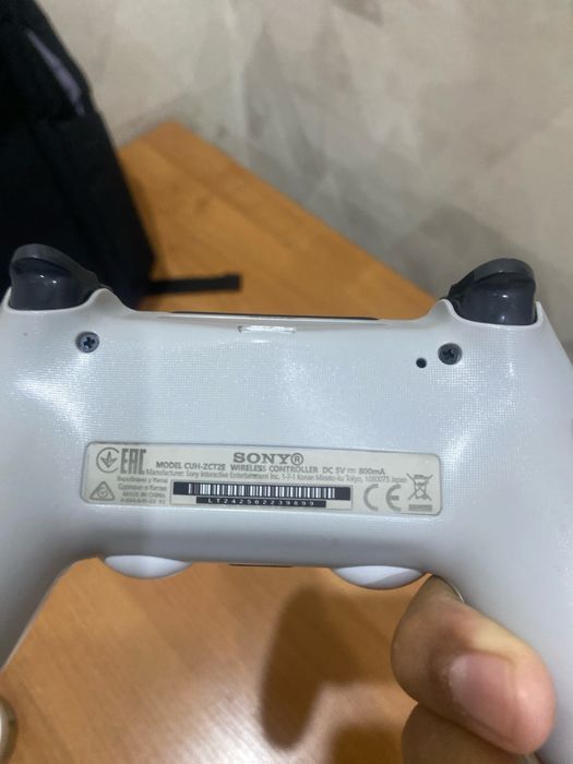 Джойстик от пс 4 белый