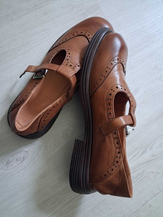 Продавам дамски есенни обувки