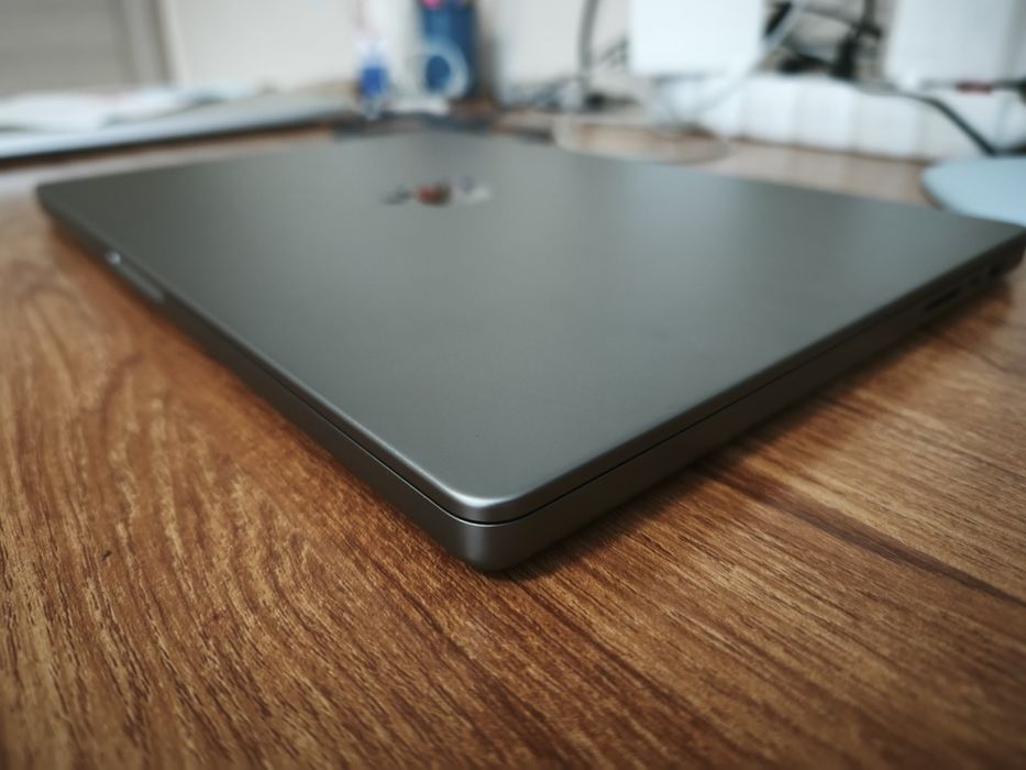 MacBook pro M1 16" 16GB/512GB.Като нов. Само 2 зареждания на батерията