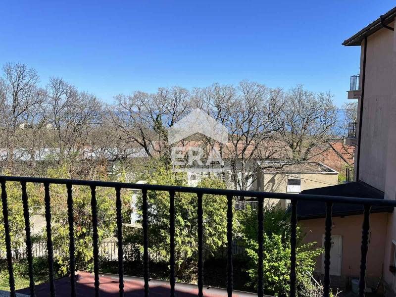 Тристаен обзаведен апартамент под наем в м-ст Ален Мак област Варна