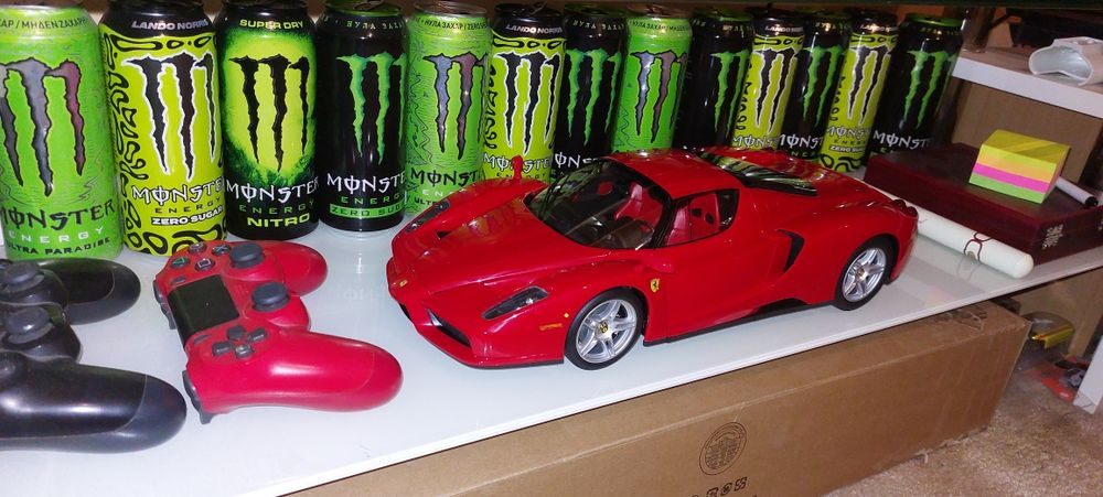 ENZO FERRARI 1:12 / Продавам!