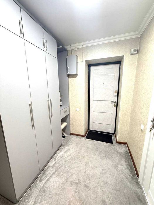 Продается 3-комнатная квартира 
На новомосковской