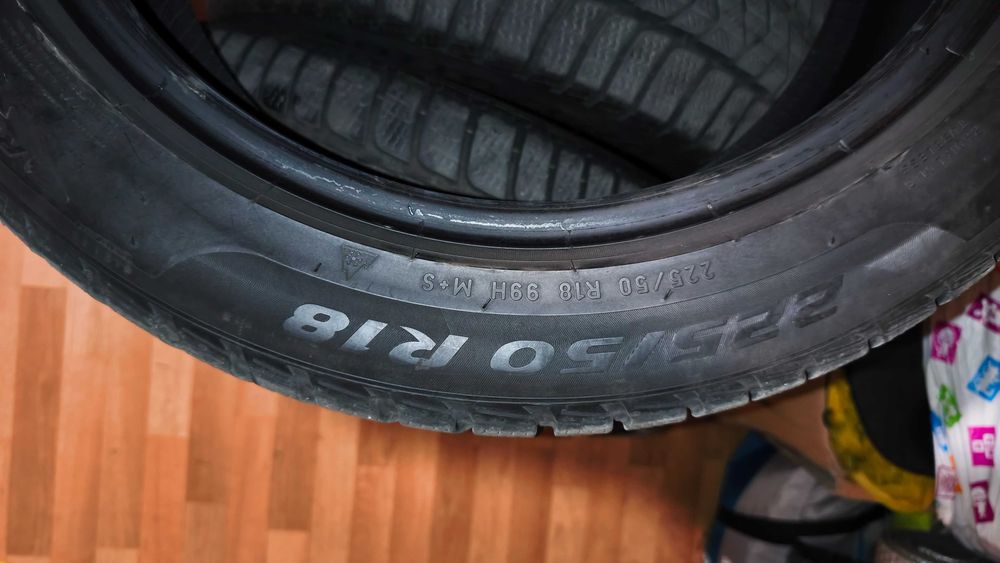 Продавам 4 зимни гуми Pirelli SottoZero 3 225/50/18 99H