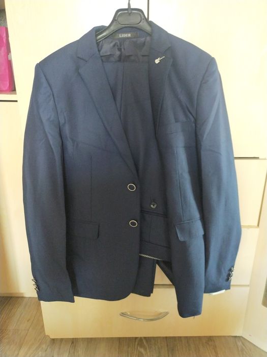 Школьная форма продам