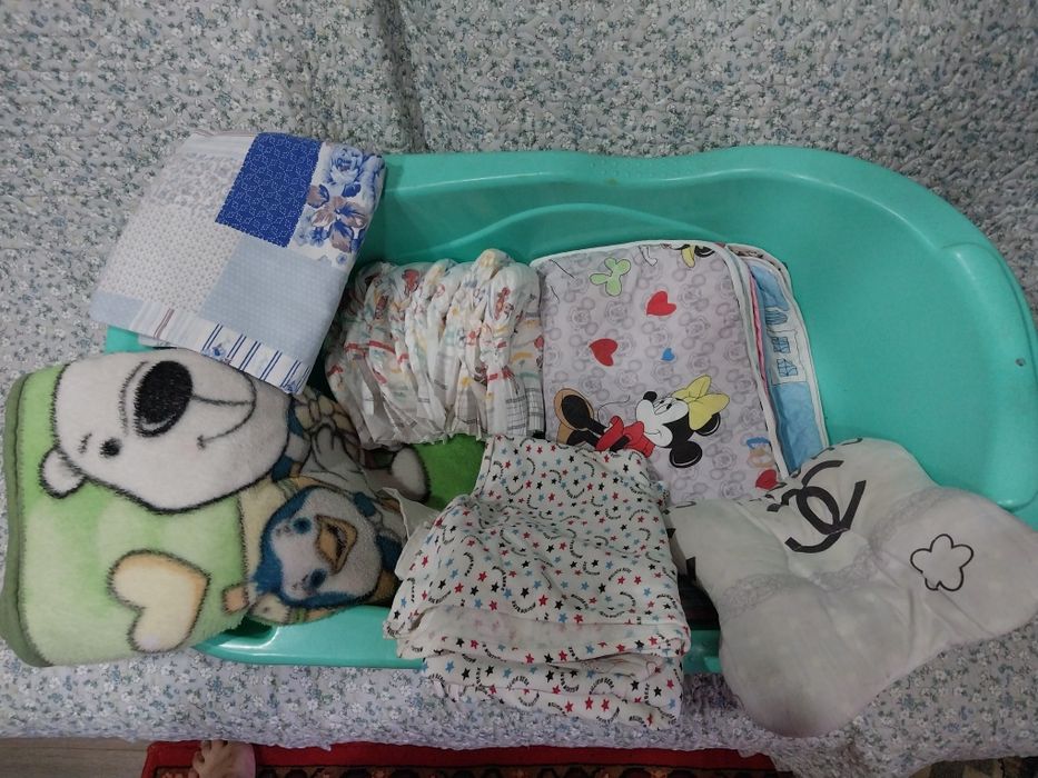 Продам деткая ванна и вещи все вместе б.у