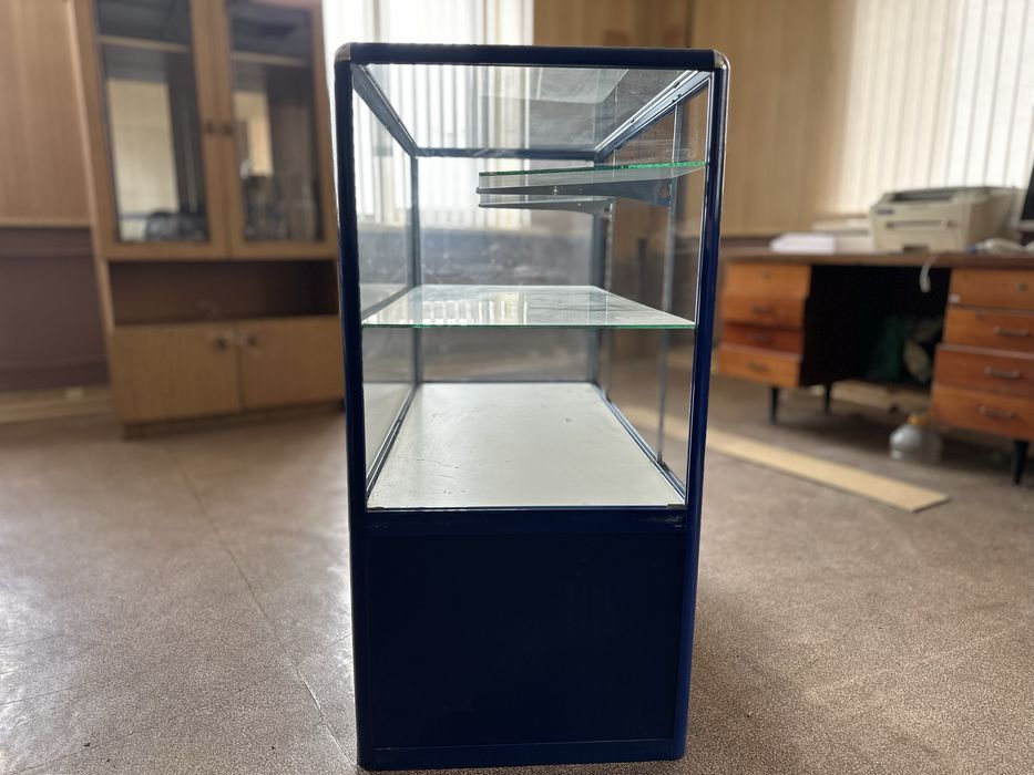 Продам торговое оборудование.