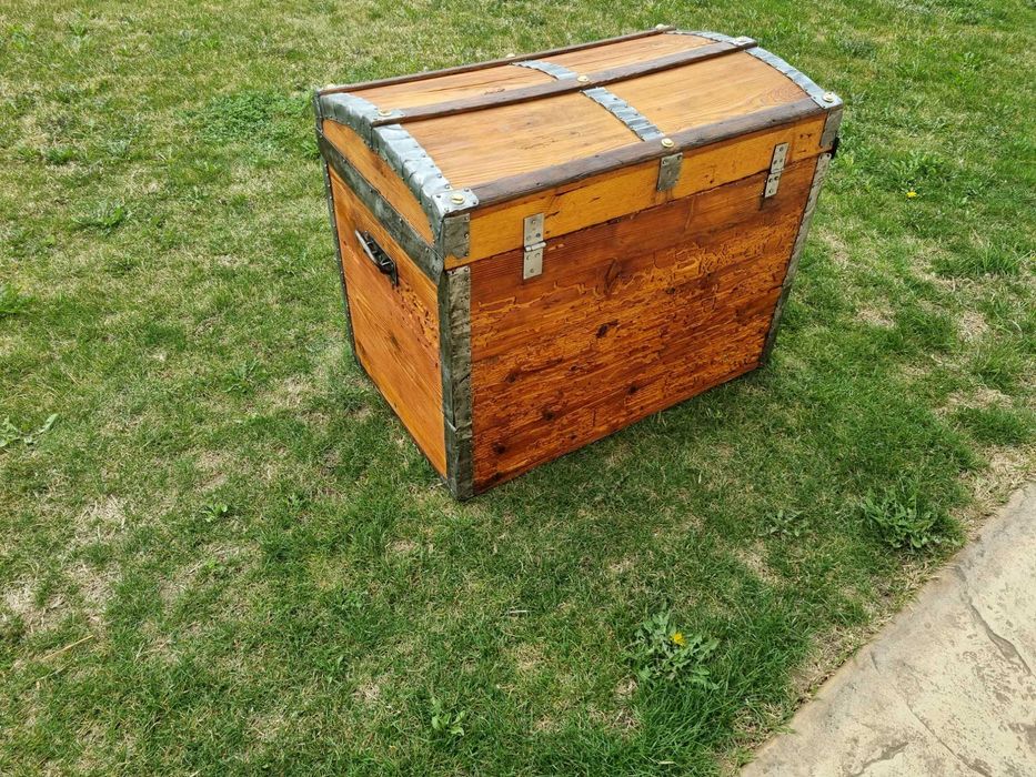 Стар дървен сандък/ракла/скрин