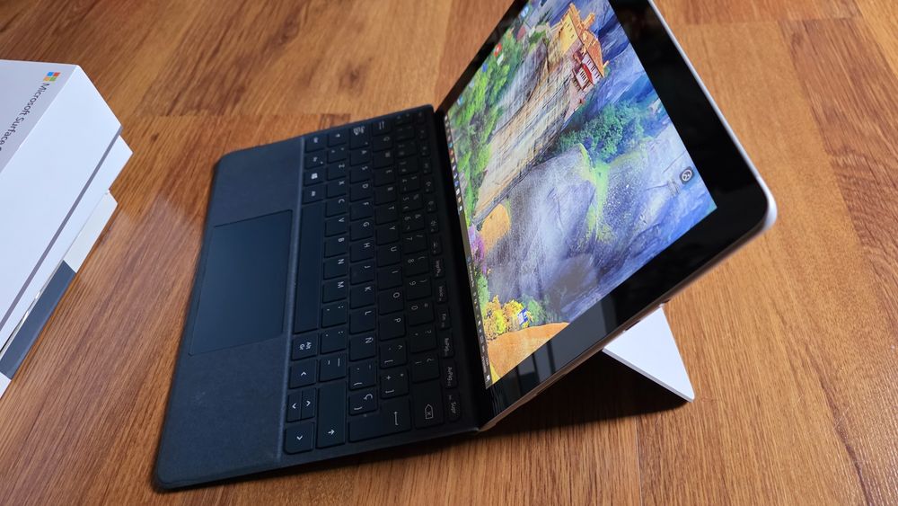 Tableta laptop Microsoft Surface Go 10.5" cu tastatura