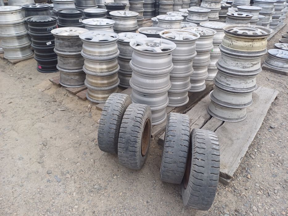 Продам шины на погрузчик