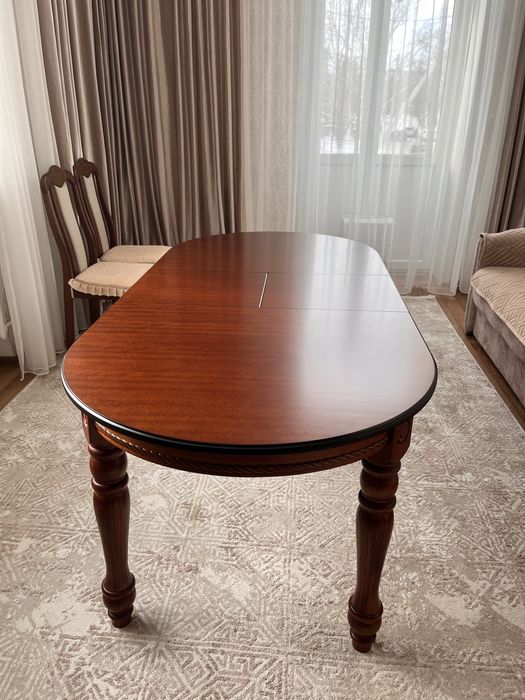 Продам стол обеденный Малайзия