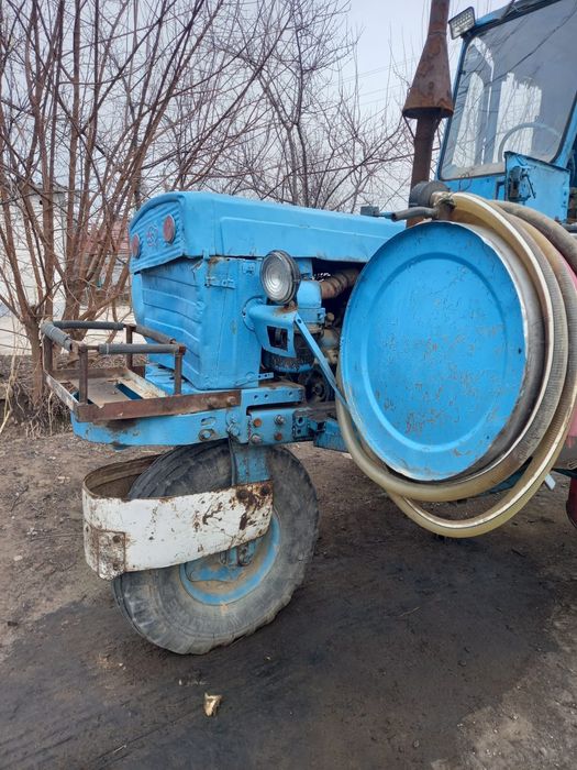 Трактор егістікті дәрілеуге арналған