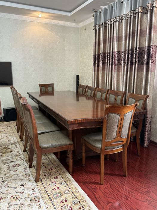 Продаетс мебель: стол и 12 стульев, спальный гарнитур