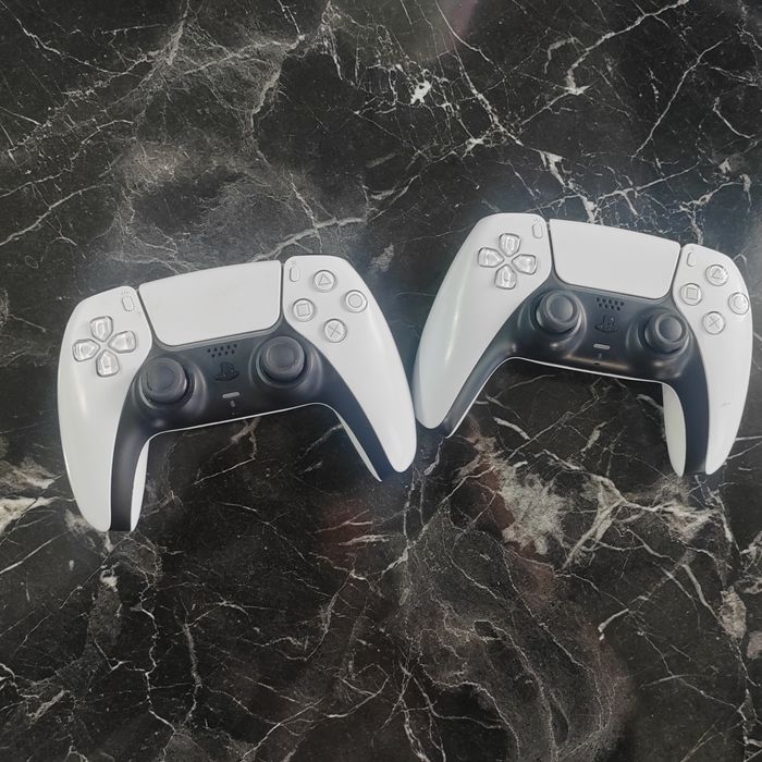 Vând 2 joystickuri PS 5