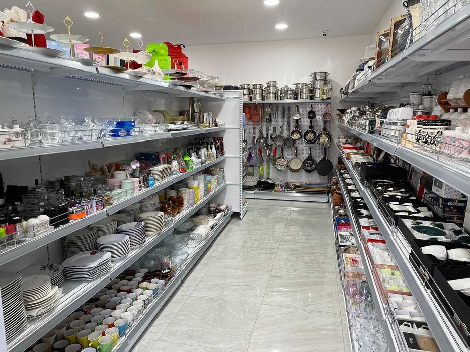 Крайстенни стелажи и гондоли за магазин и бутик