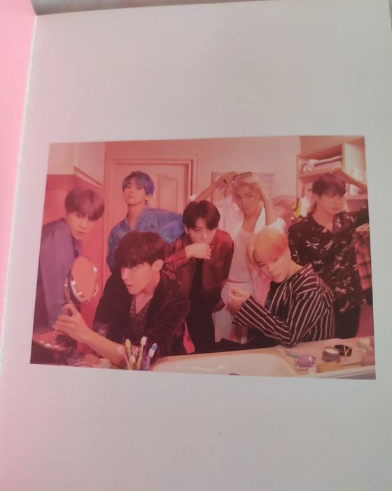 Кпоп албуми на KARD "You & me" и на BTS "Persona"