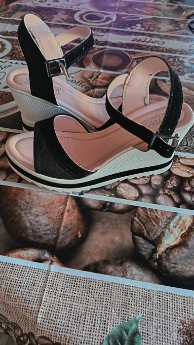 Сандали на платформа