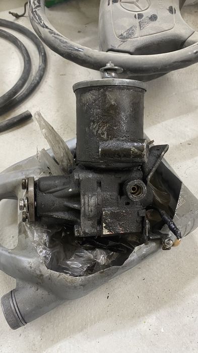 Продам запчачти на мерседес 124