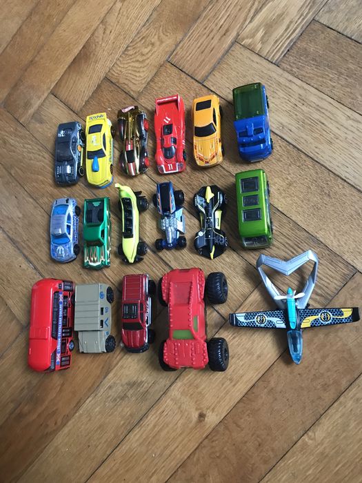 Mașinuțe din metal ( Hot Wheels, Matchbox )