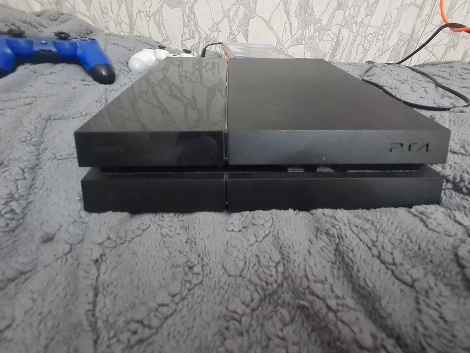 Продам Sony PlayStation 4 (PS4)
Приставка в хорошем рабочем состоян