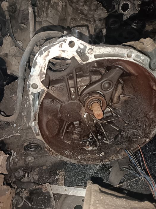 Скоростна кутия Нисан Алмера 2.2дизел