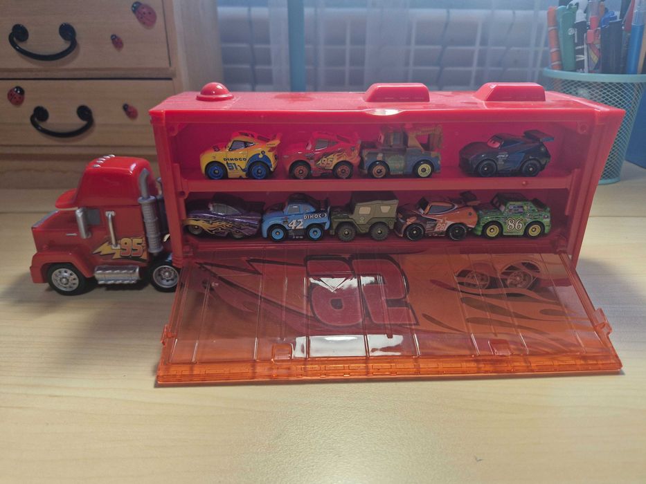 Използвани детски колички и писти Hotwheels &  Lightning McQueen