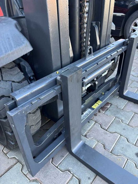 Stivuitor - Motostivuitor Linde H25T-01 TRIPLEX An fabricație: 12/2009