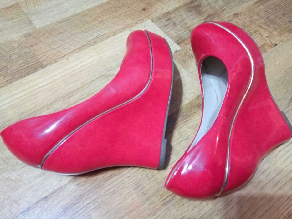 Pantofi rosii platforma-eleganti