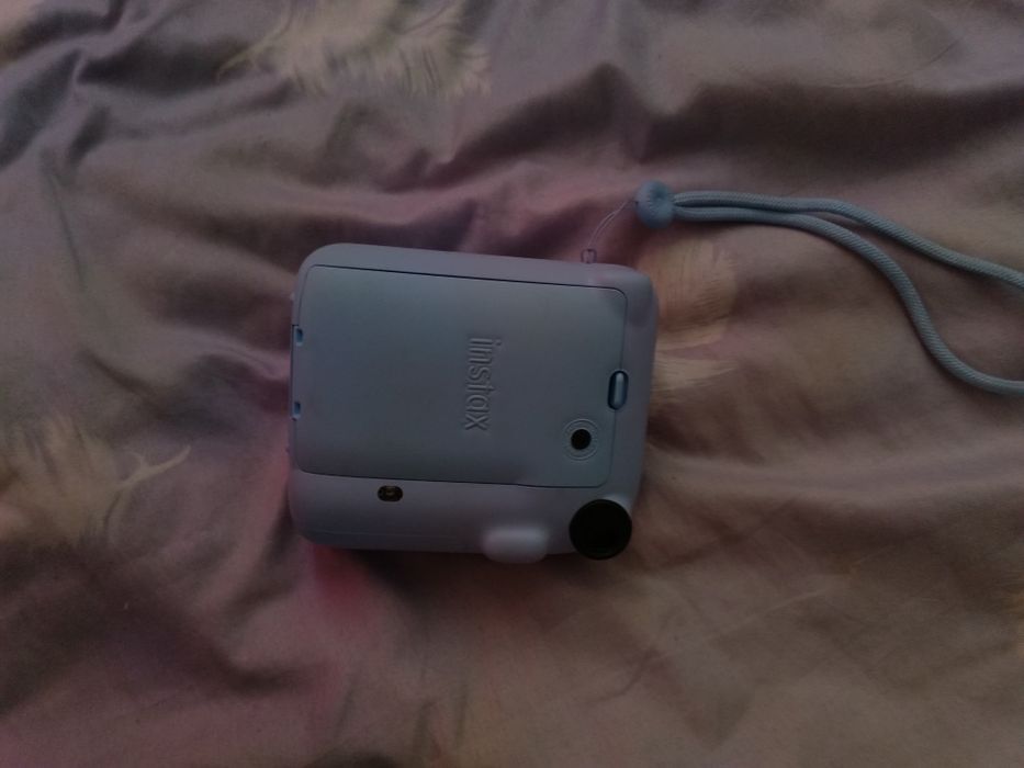 Продам instax mini 12