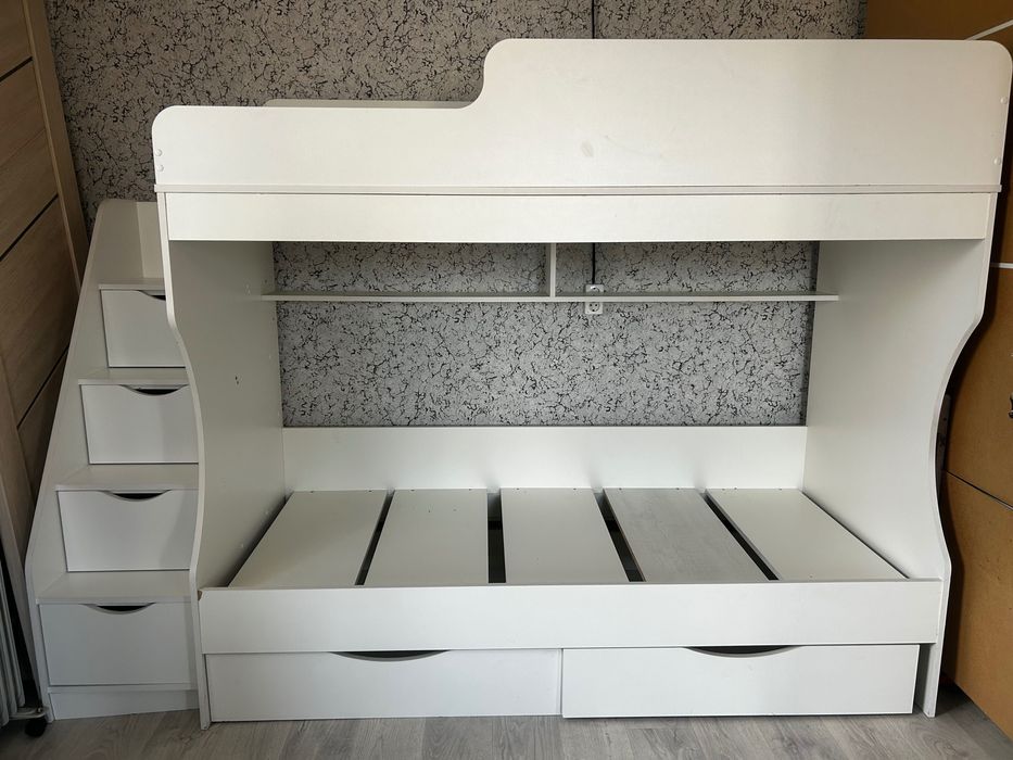 Двухъярусная кровать