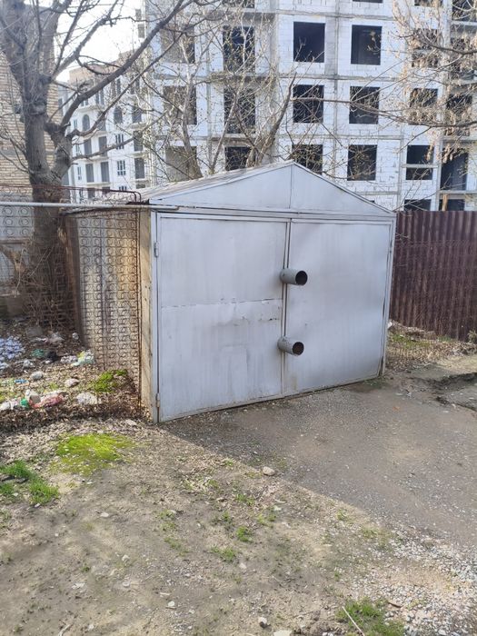 Продаётся гараж. Железо хорошее.  6м*3м.  Высота под джип .