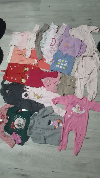 Lot hăinute bebe 6-12 luni 50 lei