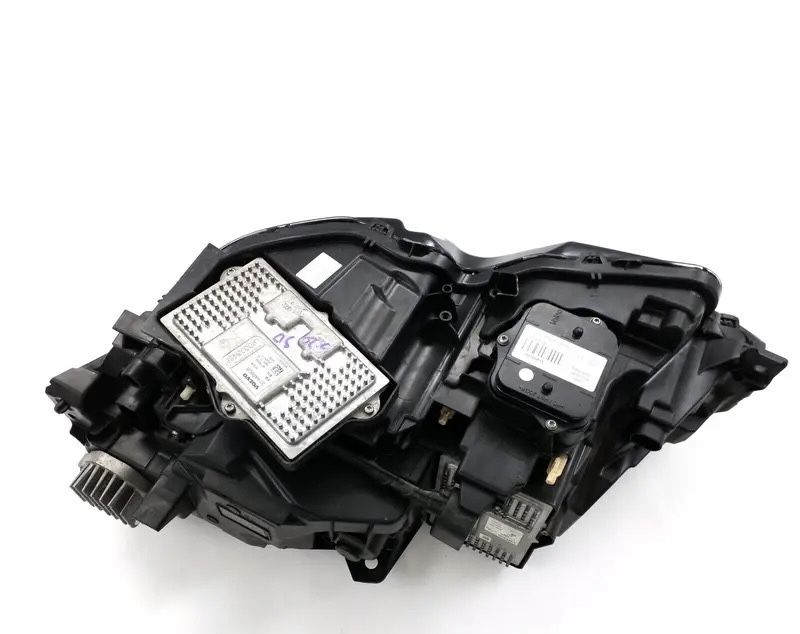 Volvo S90 фарове