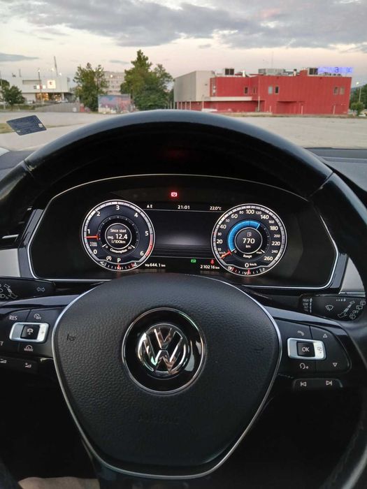 Продавам VW Passat 2.0 TDI DIGITAL