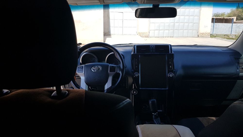 TAYOTA  prado sotiladi